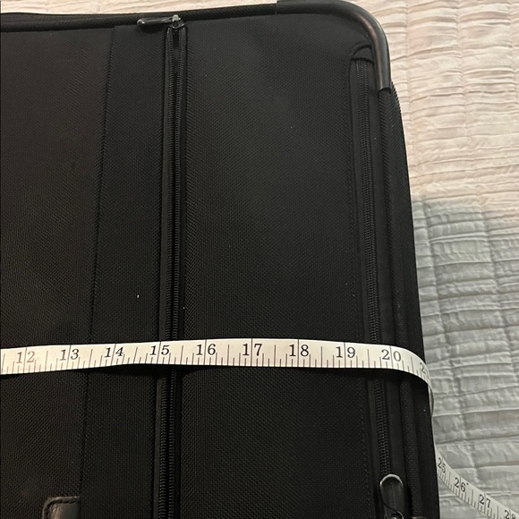 Briggs & Riley Black Carryon Suitcase - Picture 3 of 16